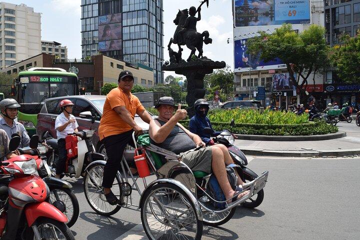 Saigon City One Day Discover By Cyclo Ride Visite privée avec guide
