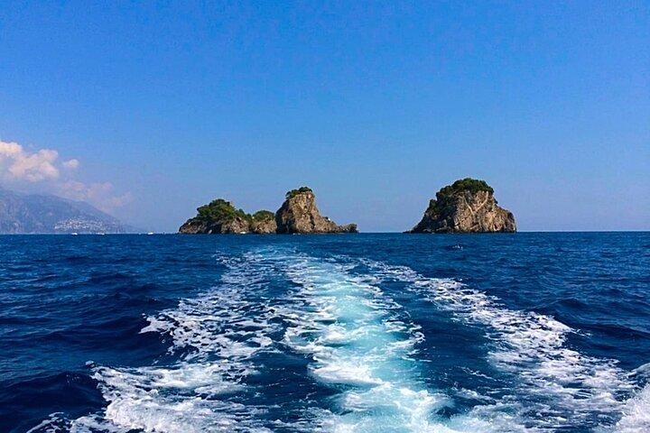 アマルフィ海岸 1 日プライベート ボート ツアー (キャビン + 船上トイレ)