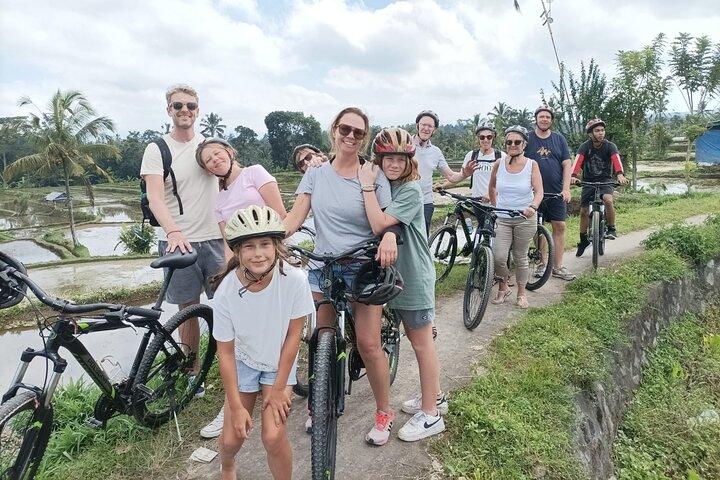 ランチ付きウブドでのバリ農村エコプライベートバイクツアー