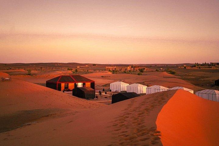 贅沢な一晩のサハラ砂漠旅行フェズフェズまたはマラケシュに戻る