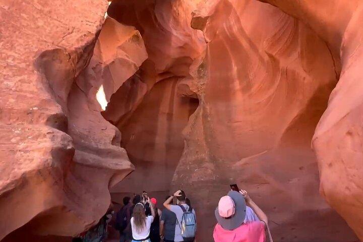 Upper Antelope Canyon Prime Time Entry with Navajo Guide