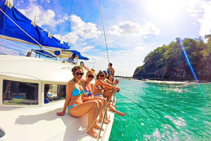Catamarán matutino en Playa Flamingo