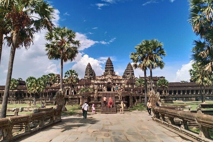 One Day Shared Trip to Angkor Temples with Sunset