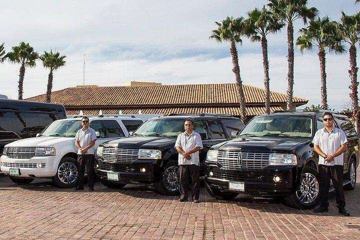 Trasferimento privato di andata e ritorno dall'aeroporto di Puerto Vallarta all'hotel in un veicolo di lusso
