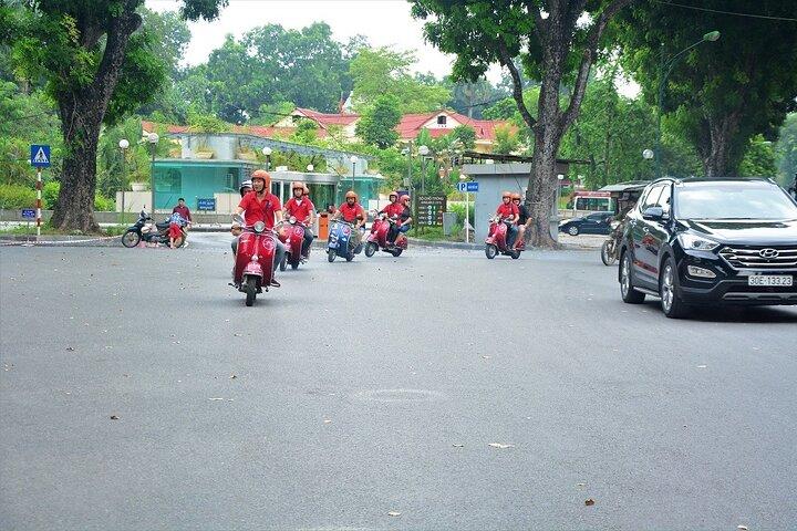 Hanoi Back Streets Vintage Vespa Tours シティ