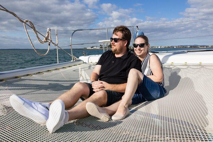 Tour pomeridiano in barca a vela nella baia di Moreton