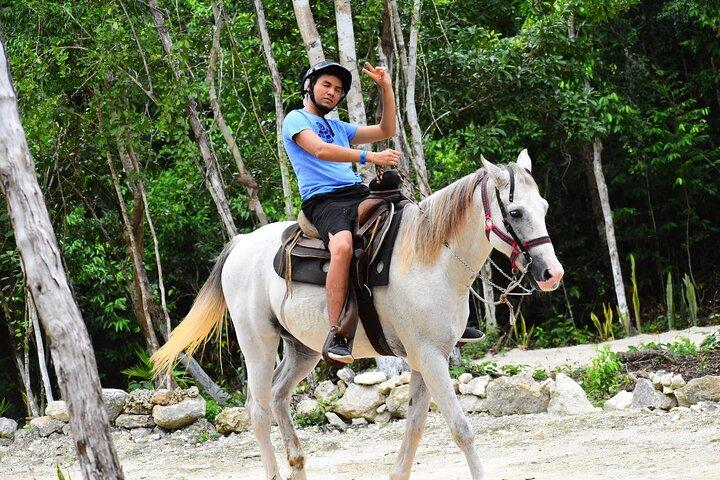カンクンからの 1 つの乗馬、ATV 共有、セノーテ & ジップラインでの 4 つのアクティビティ