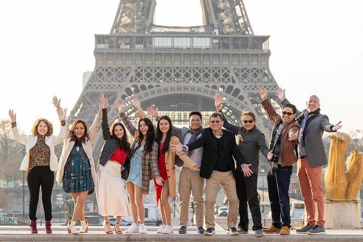エッフェル塔でのプライベートガイド付きプロによる写真撮影