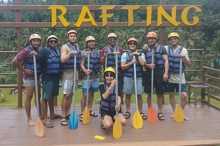 テラガワジャ川ラフティングには、プライベートトランスポートホテル送迎が含まれています。