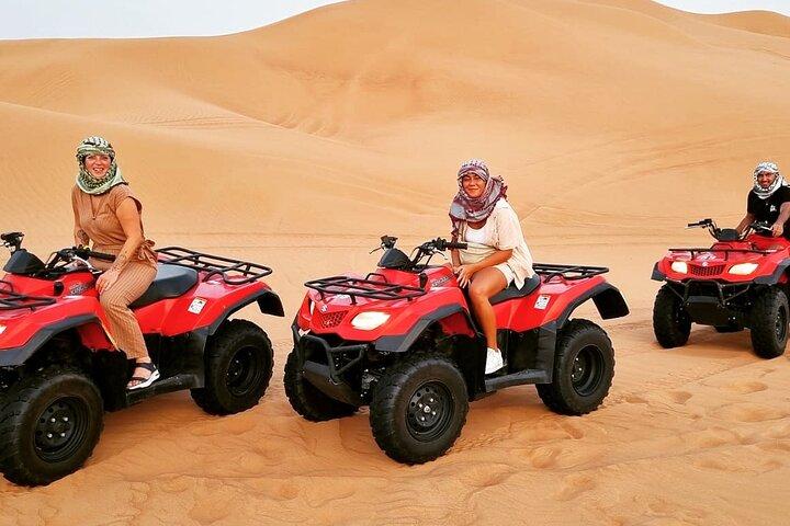 Quad Bike Safari mit Sandboarding und BBQ Dinner