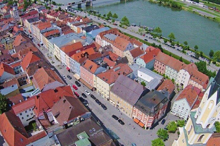 Private Transfer from Prague to Vilshofen with stop in Č.Krumlov or Hluboká