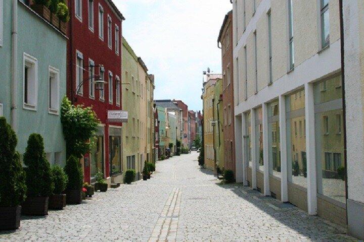 Private Transfer from Prague to Vilshofen with stop in Č.Krumlov or Hluboká