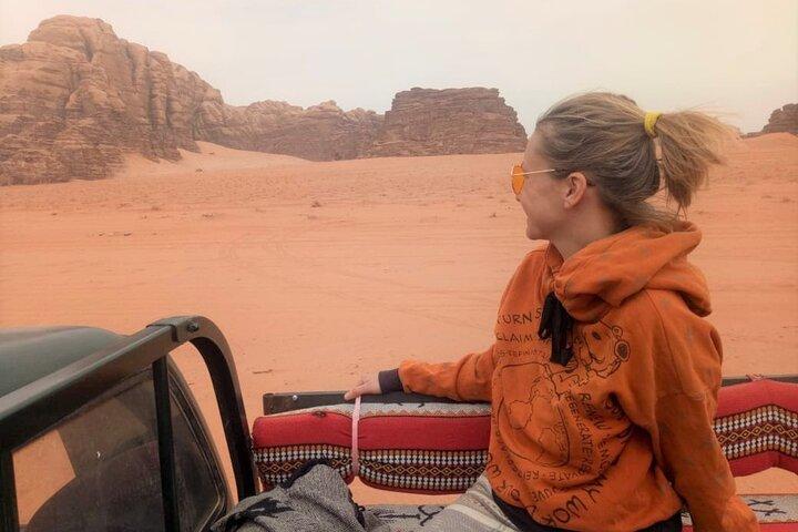 Tour privado en jeep de día completo por el desierto.