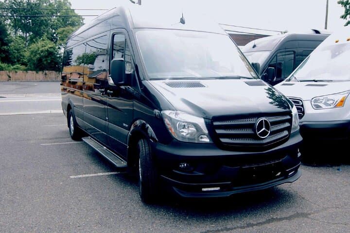 NYC Private Tour With Tour Guide-Stretch Limo, SUV Or Luxury Van