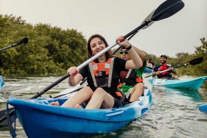 Kajak door de mangroven naar het Paarse Eiland