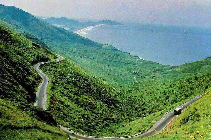 ジプニーで行くソンチャ半島のモンキー マウンテン半日ツアー