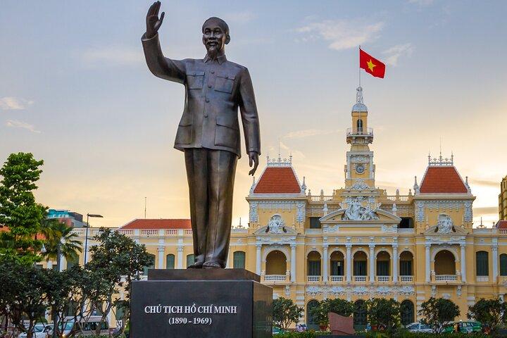 Tour in jeep di Saigon by Night: scopri il fascino coloniale francese