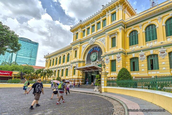 Tour in jeep di Saigon by Night: scopri il fascino coloniale francese