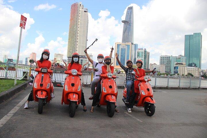 Saigon de l'initié avec des cavalières Ao Dai Vespa 4,5 heures