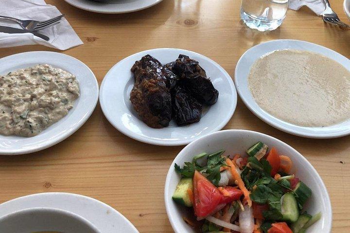 カイロまたはギザからの伝統的なエジプト料理レストランへのフード ツアー