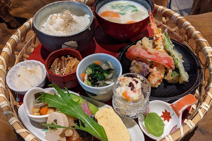 東京ハイライトライセンスガイド＆ドライバー付きプライベートカスタムツアー