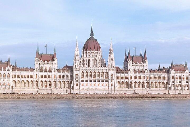 Traslado privado en coche o minivan de Budapest a Viena o viceversa.