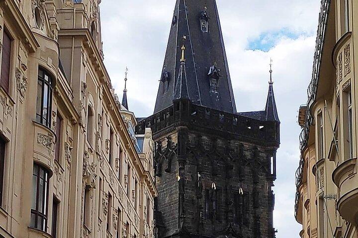 Private car or minivan transfer from Budapest to Prague or back