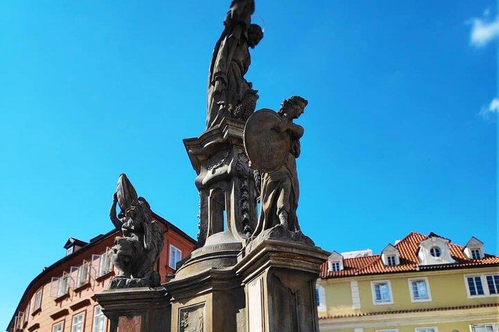 Private car or minivan transfer from Budapest to Prague or back