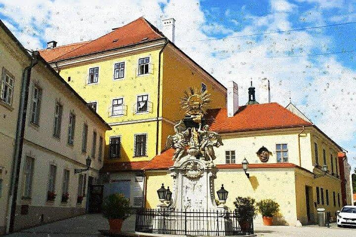 Private car or minivan transfer from Budapest to Prague or back