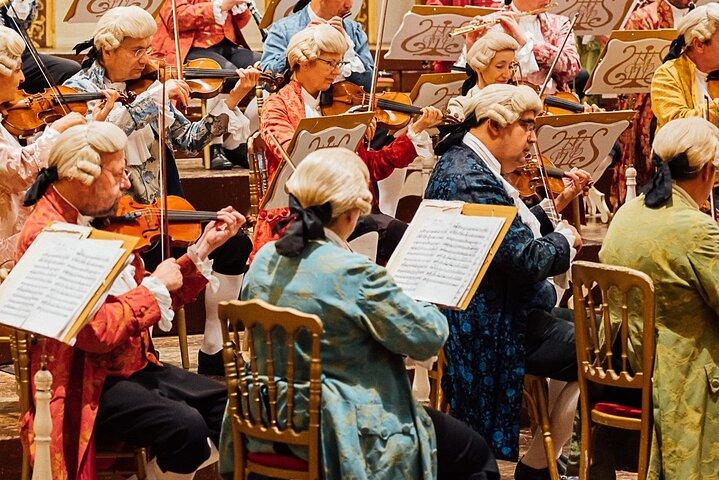 ウィーン音楽堂での三品コースオーストリア料理とコンサート