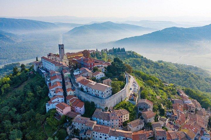 風光明媚なルートと停留所を経由して、ザダルから中世のモトヴンまでの 1 日旅行