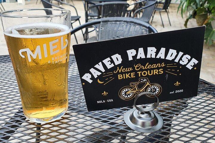 ニューオーリンズのクラフトビールとガーデンディストリクトの自転車ツアー
