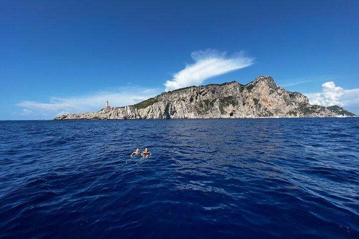 Capri Private Boat Tour: 2h Local skipper,Faraglioni & Sea Caves