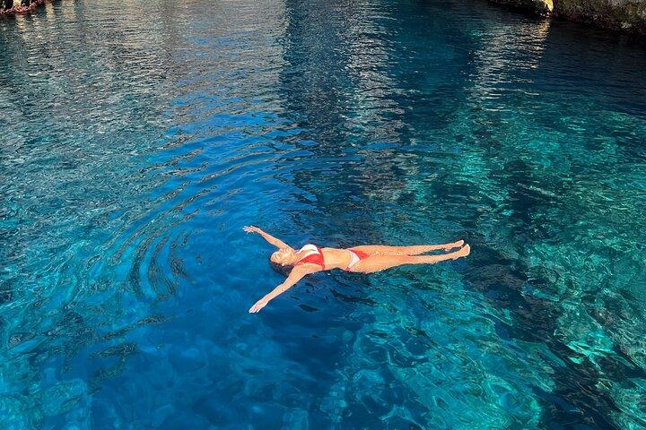 Capri Private Boat Tour: 2h Local skipper,Faraglioni & Sea Caves
