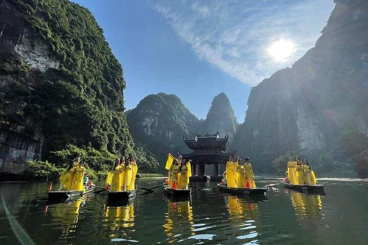 Hoa Lu- Trang An Boat Trip- Mua Cave Day Tour