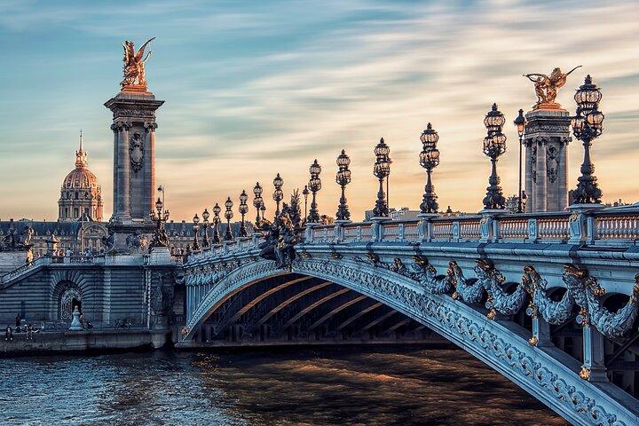 Paris Scavenger Hunt & Highlights Self-Guided Walking Tour