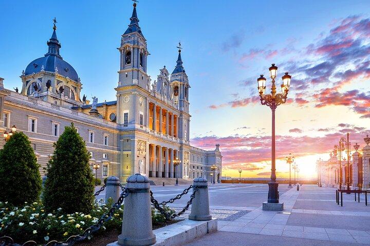 Madrid búsqueda del tesoro & Highlights tour a pie autoguiado
