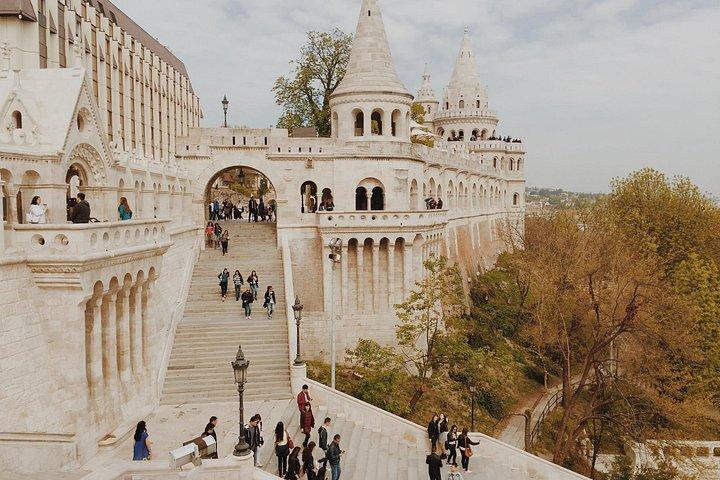 Budapest Scavenger Hunt & Highlights Self-Guided Walking Tour