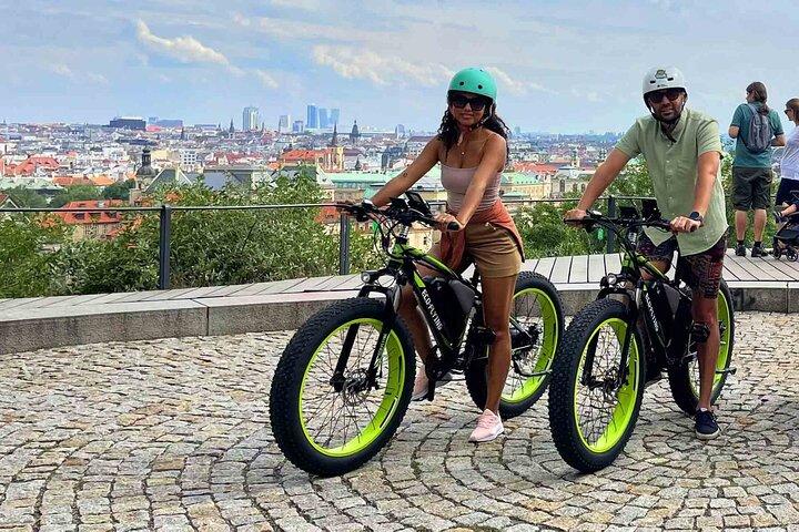 Prag Trike & e-Scooter Tour : Slottsutsikt och Karlsbron
