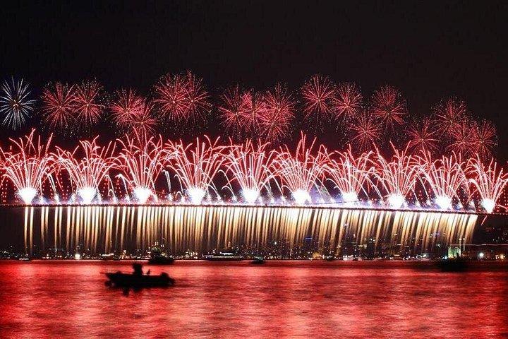 Istanbul Bosphorus New Year's Eve Dinner Cruise Party in Istanbul
