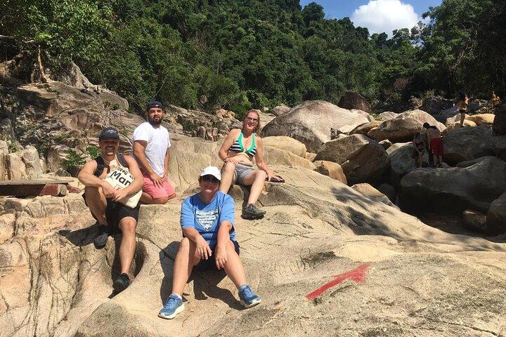 NHA TRANG WATERFALL TOUR - 人里離れた場所 (トレッキング、クライミング、水泳)