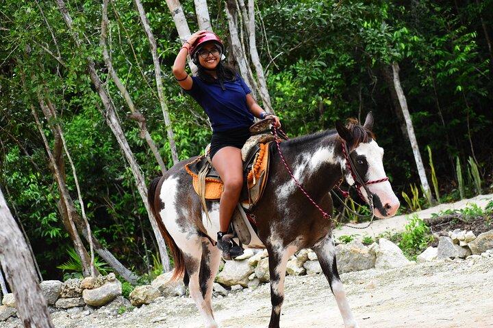 4 actividades en 1 Cabalgata, Cuatrimotos Compartidas, Cenote y Tirolesas desde Cancún
