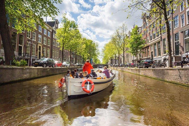 Passeio de barco privado em Amsterdã com bebidas ilimitadas