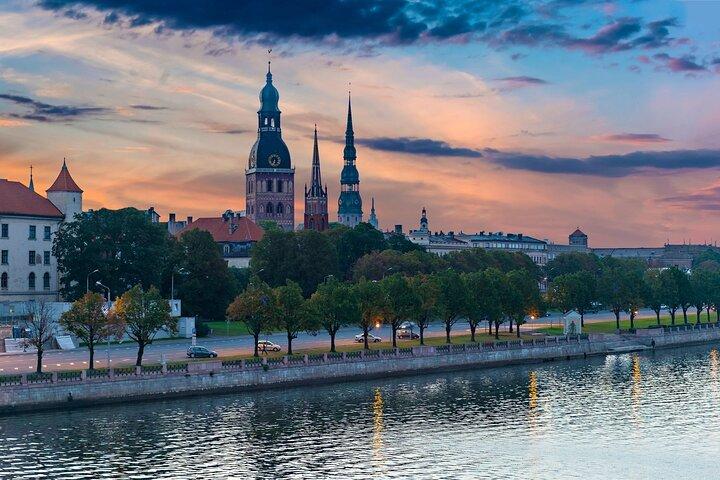 Riga Scavenger Hunt & Highlights Self-Guided Walking Tour