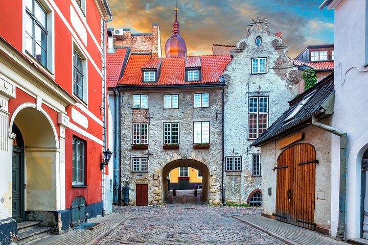 Riga Scavenger Hunt & Highlights Self-Guided Walking Tour
