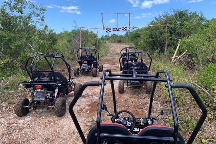 Buggy Kart Racing in het dorp Mfufuma
