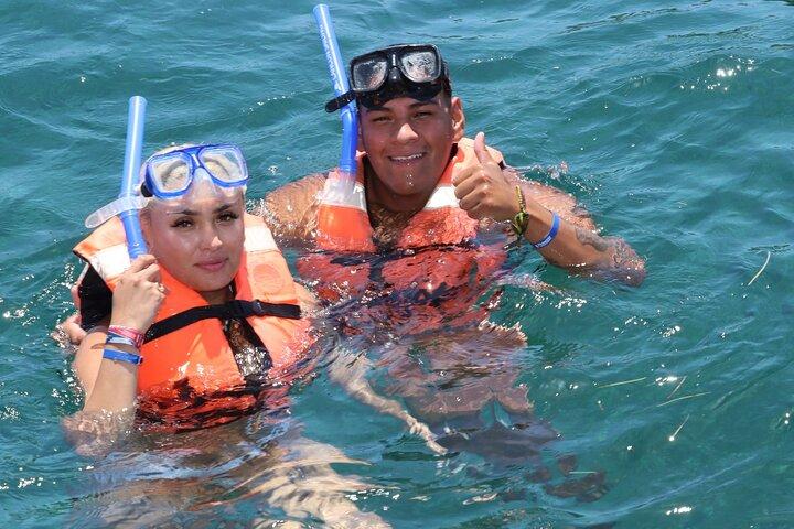 Catamaran partagé à Isla Mujeres& Snorkel & Beach Club | Joluga