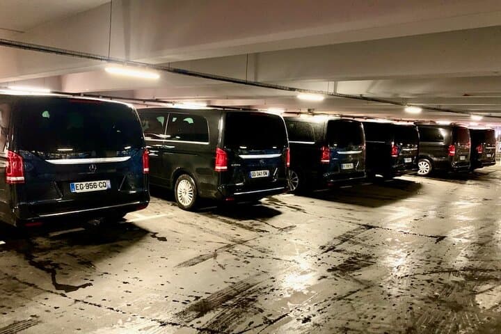 Private transfer Paris to CDG with professional driver