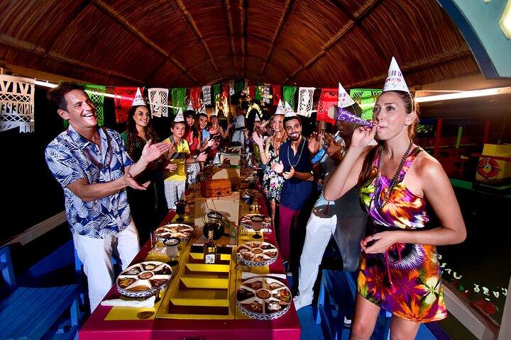 リビエラ マヤからの送迎付きソキシミルコでのメキシカン ナイト