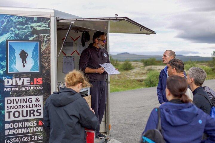 Silfra: Diving Between Tectonic Plates - Mød på stedet